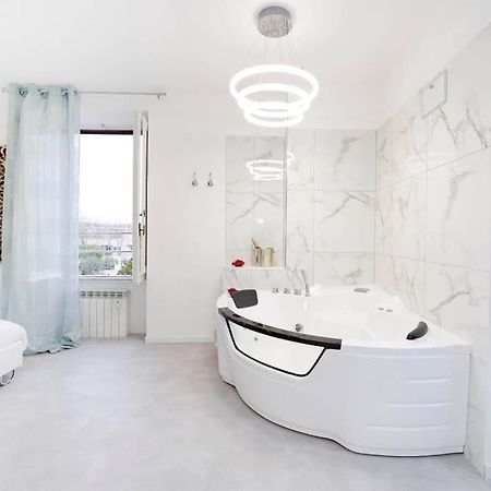 White Panoramic Jacuzzi Suite Trastevere - Top Collection Rome Exterior photo