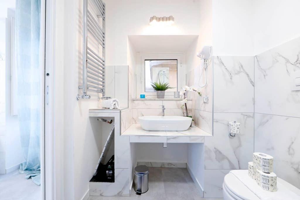 White Panoramic Jacuzzi Suite Trastevere - Top Collection Rome Exterior photo