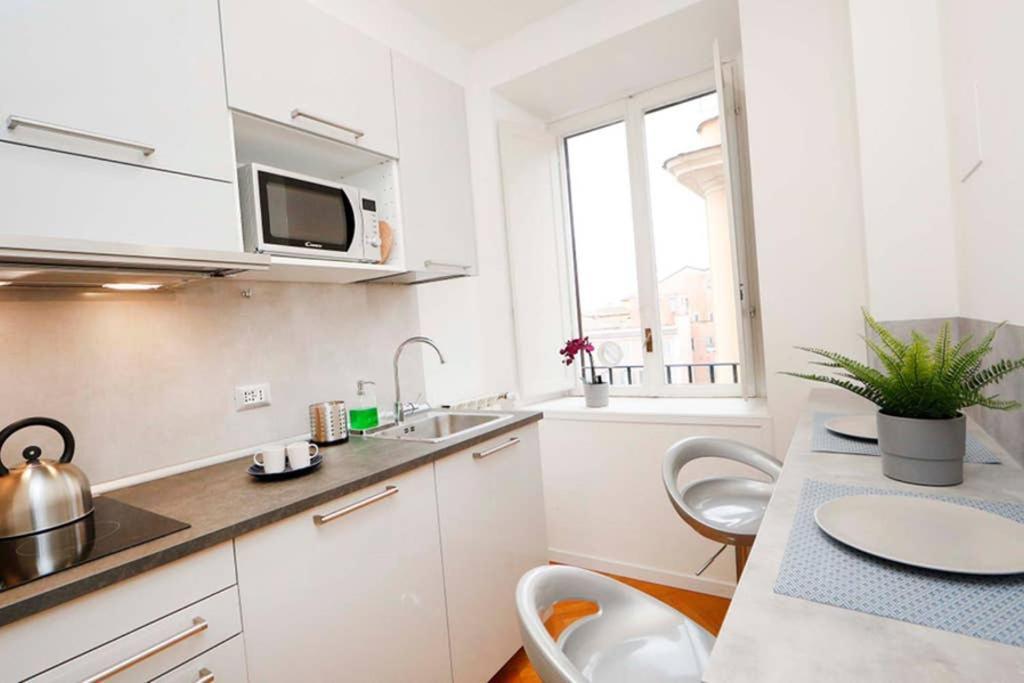 White Panoramic Jacuzzi Suite Trastevere - Top Collection Rome Exterior photo